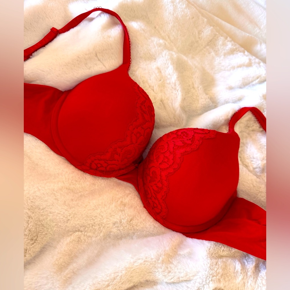 EUC Victoria’s Secret Body by Victoria perfect shape 32DD
